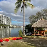 Waterview Condo- Spacious 2 Bedroom - Central - Steps To Beach