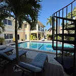 Beach Aqualina Apartments