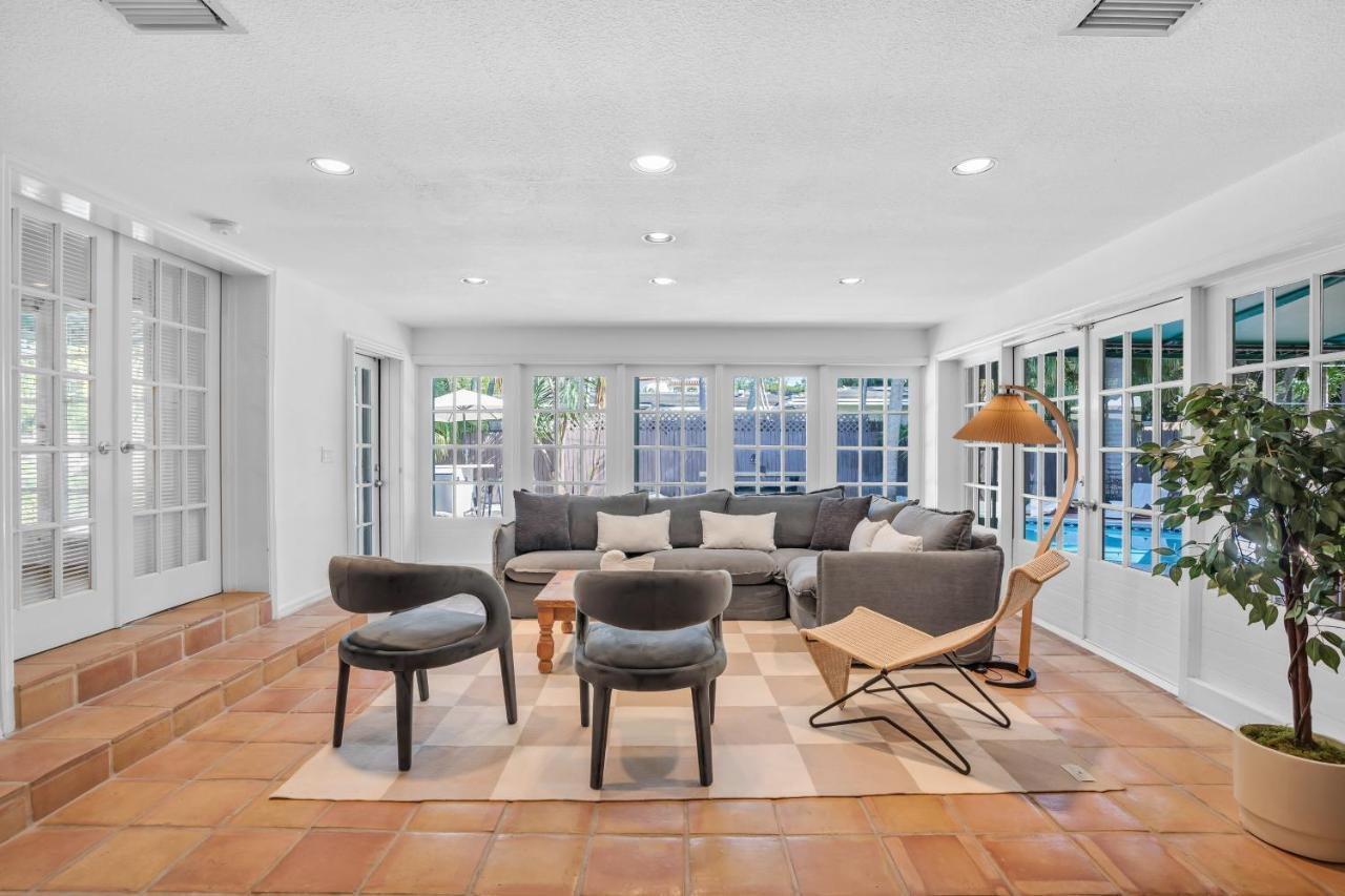 Newly Renovated Pool, Hot Tub, & Epic Backyard Villa