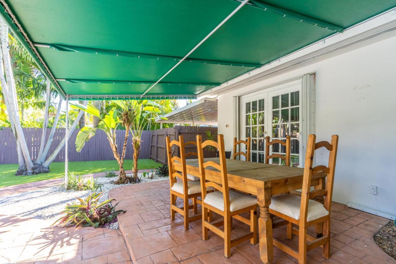Villa Newly Renovated Pool, Hot Tub, & Epic Backyard *
