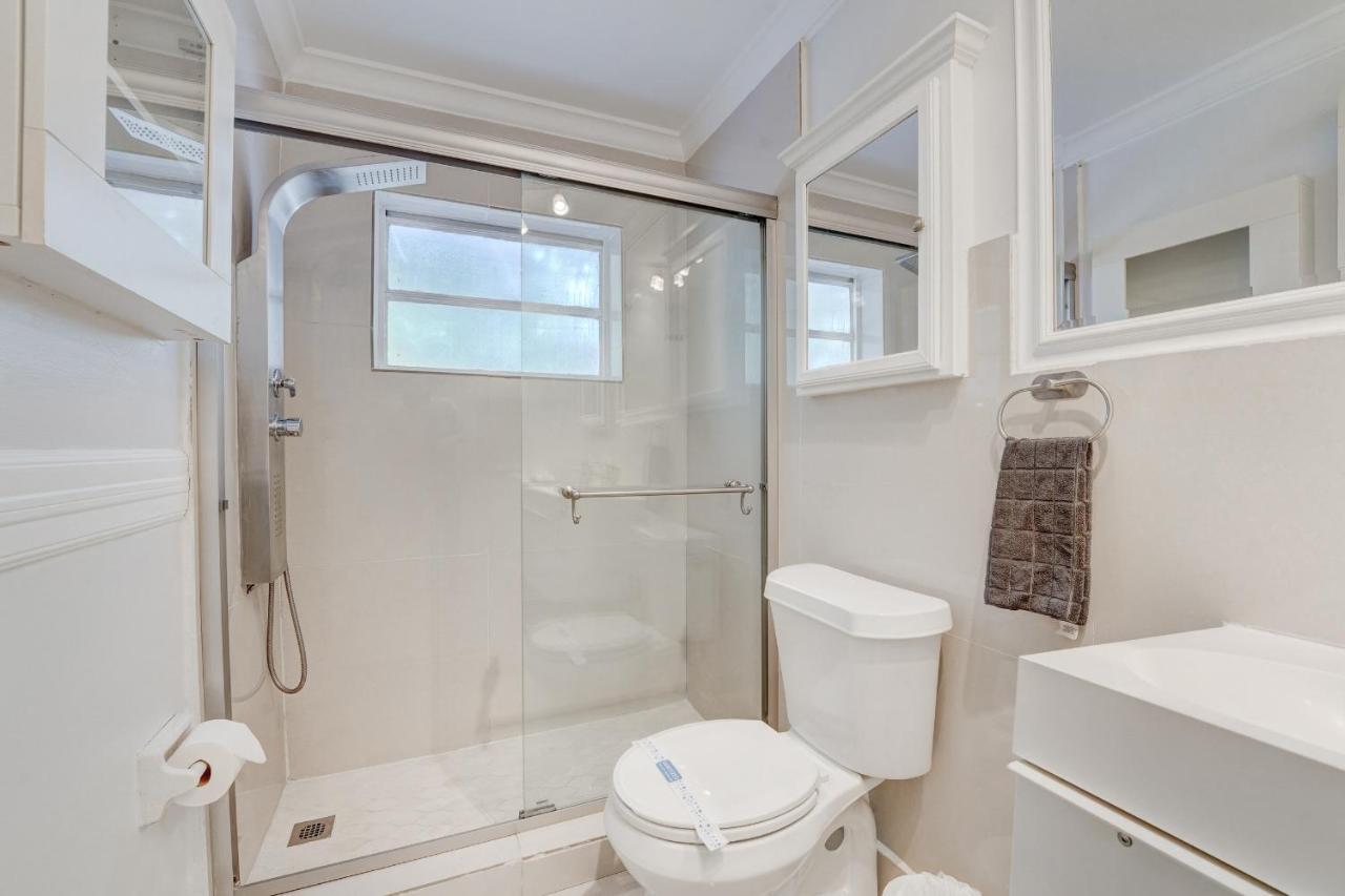 Luxury Tropical Oasis! Huge Saltwater Pool! 1 Mile To Beach! * Fort Lauderdale