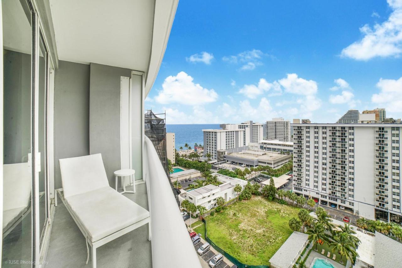 Luxury Corner 1 Bedroom W With Fantastic Intercoastal Views, Pool & Hot Tub Apartment *