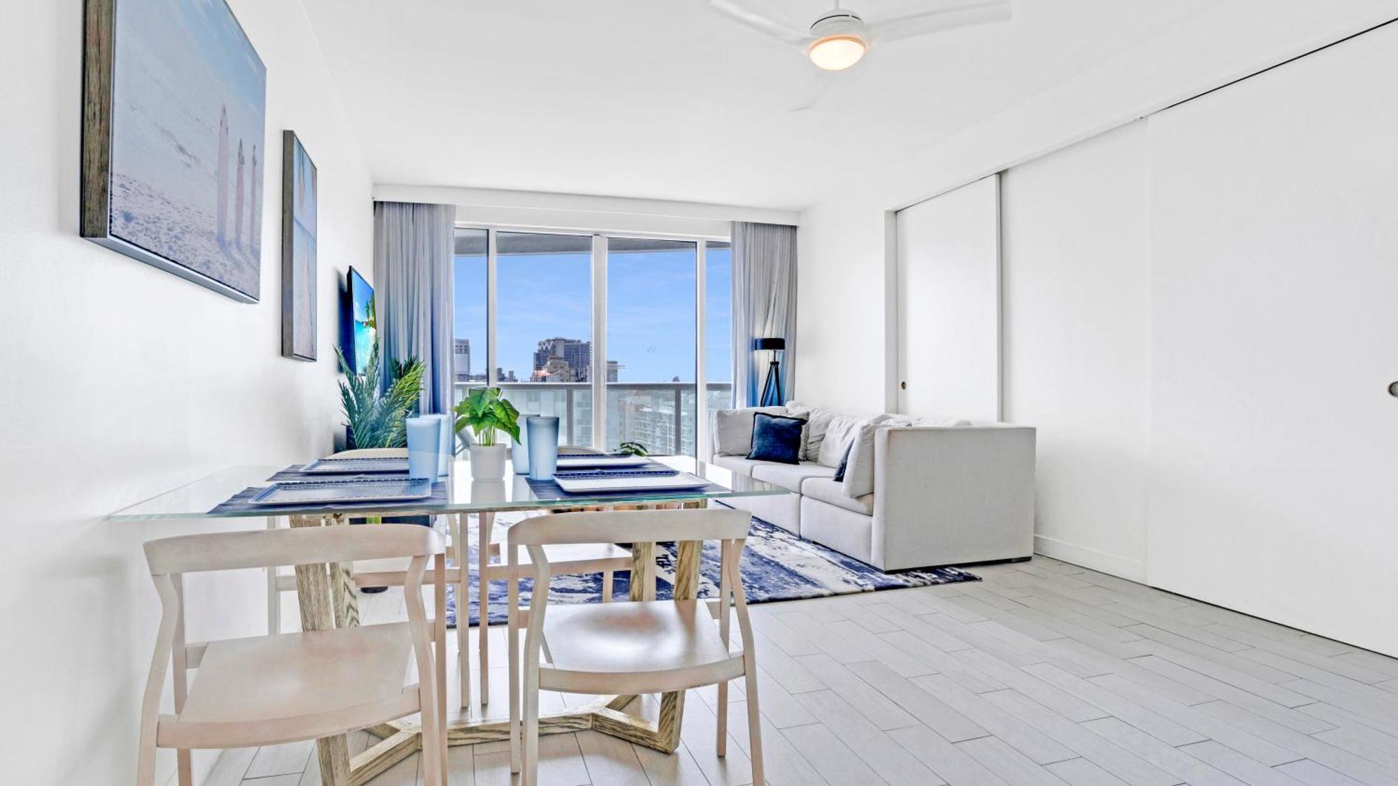 Luxury Corner 1 Bedroom W With Fantastic Intercoastal Views, Pool & Hot Tub Apartment *