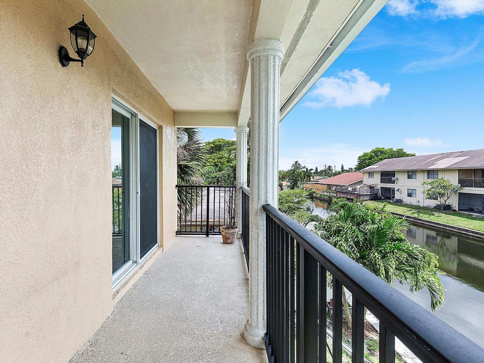 Moroccan Lakefront Retreat- 8 Min To Pnk Stadium