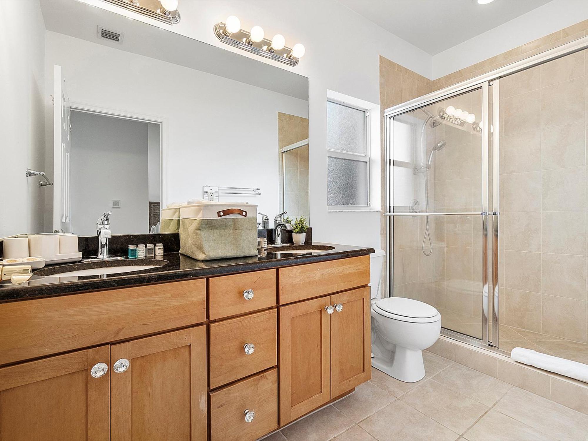 Moroccan Lakefront Retreat- 8 Min To Pnk Stadium