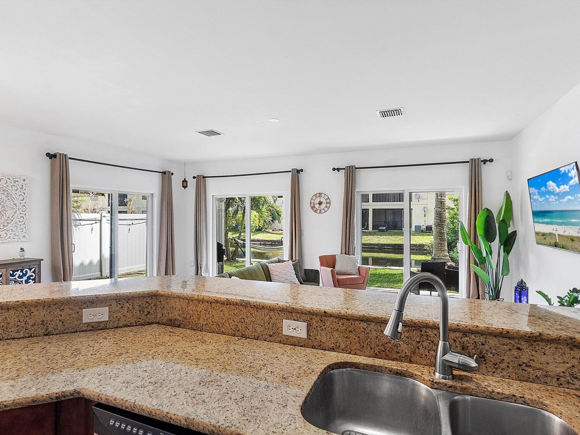 Villa Moroccan Lakefront Retreat- 8 Min To Pnk Stadium