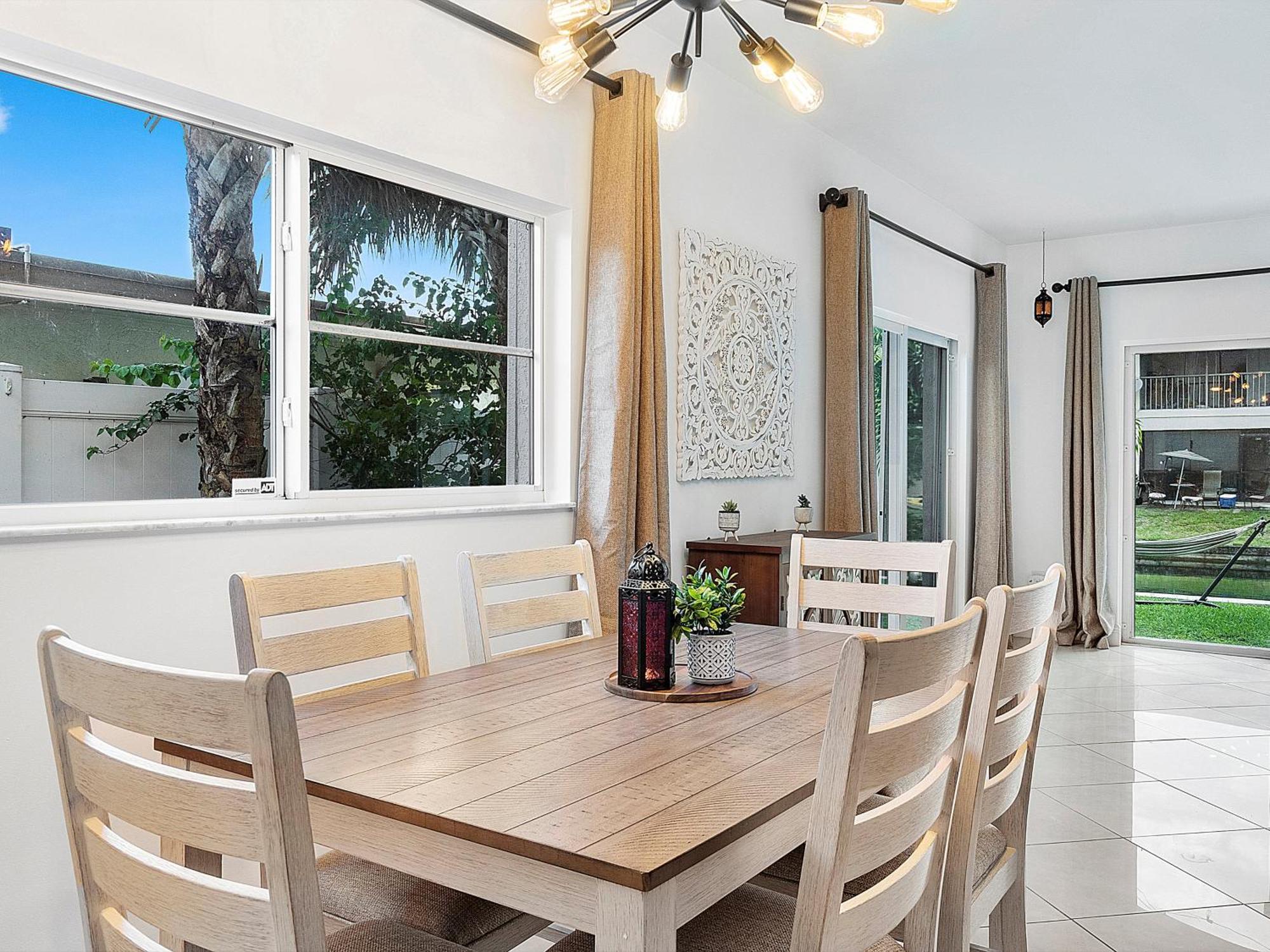 Villa Moroccan Lakefront Retreat- 8 Min To Pnk Stadium