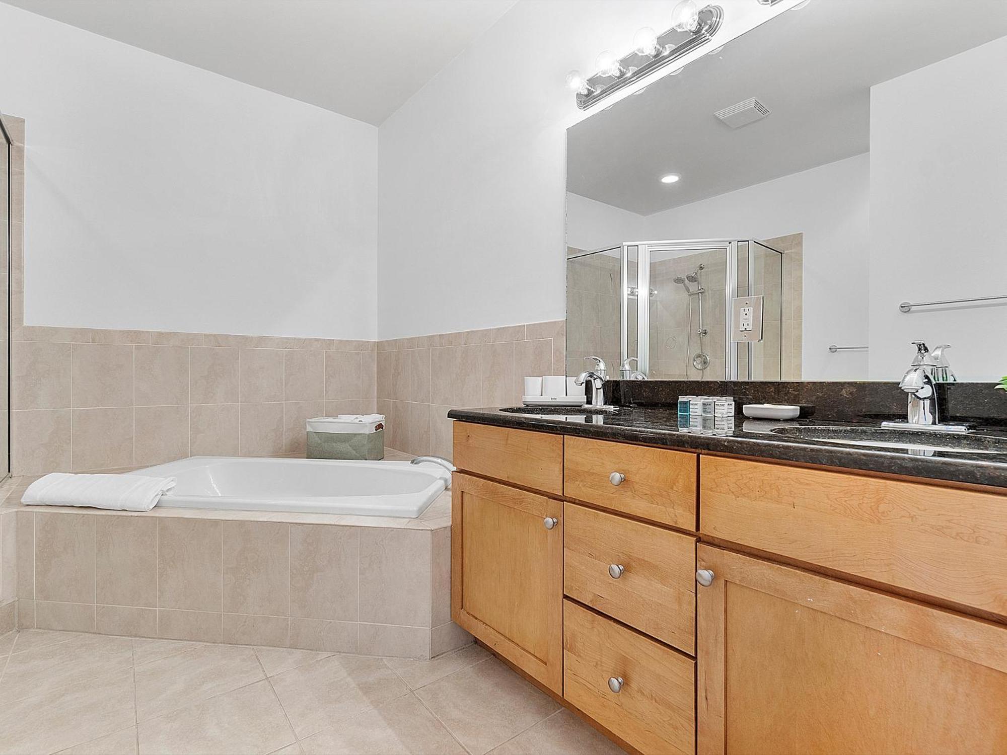 Moroccan Lakefront Retreat- 8 Min To Pnk Stadium Villa Fort Lauderdale