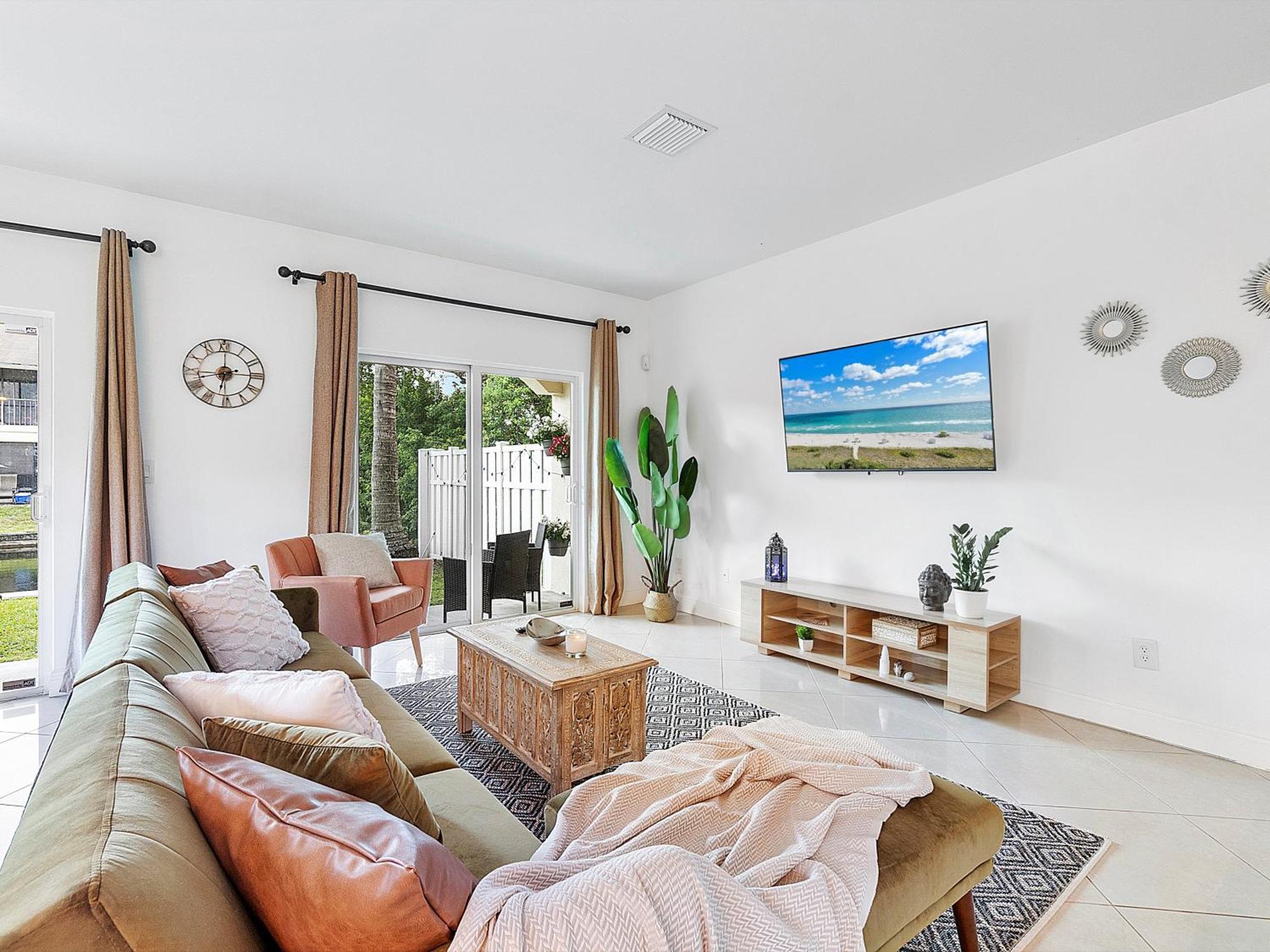 Moroccan Lakefront Retreat- 8 Min To Pnk Stadium Villa *