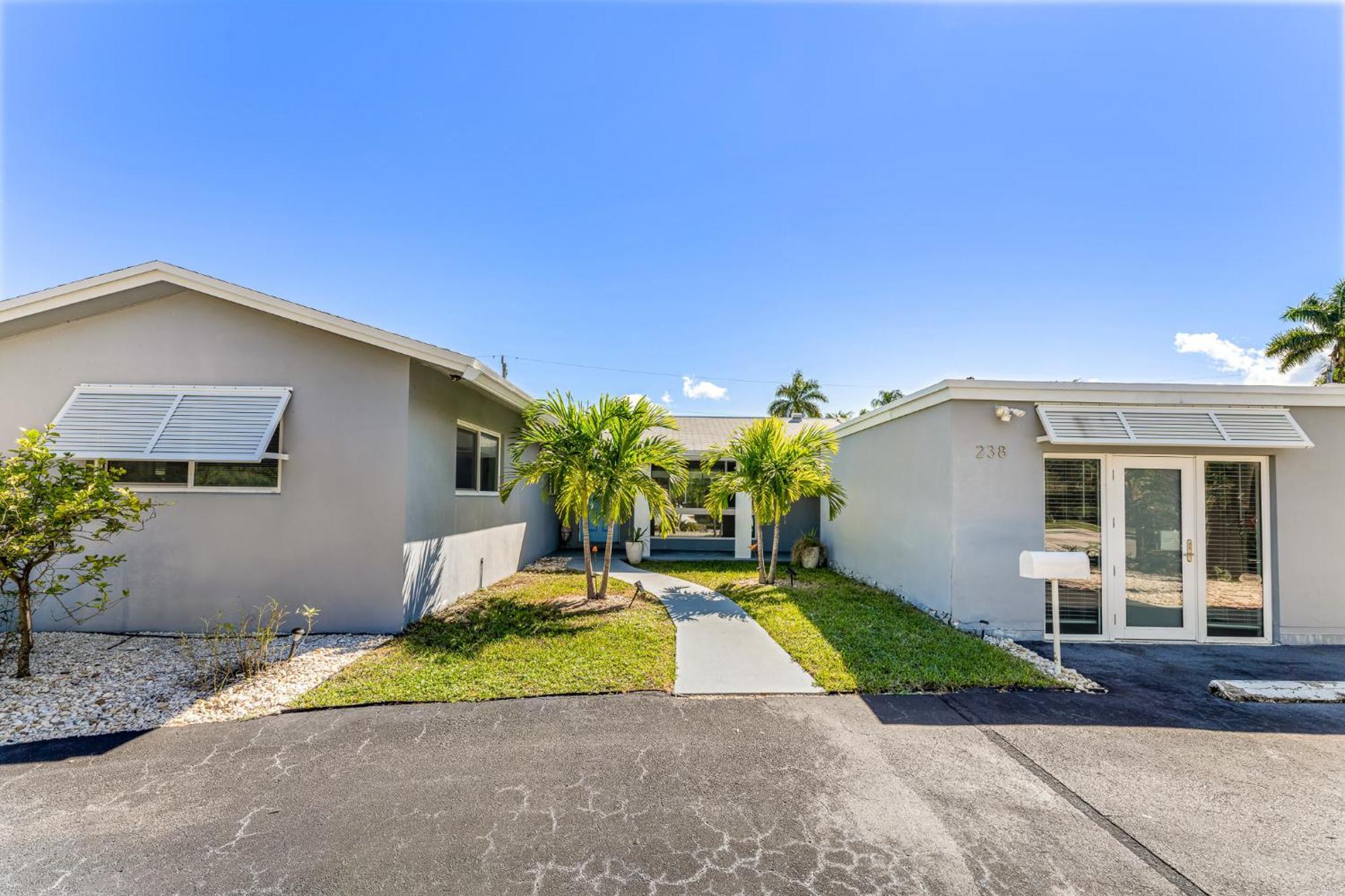 New Awesome 43, Few Min Walk From The ! Holiday home *