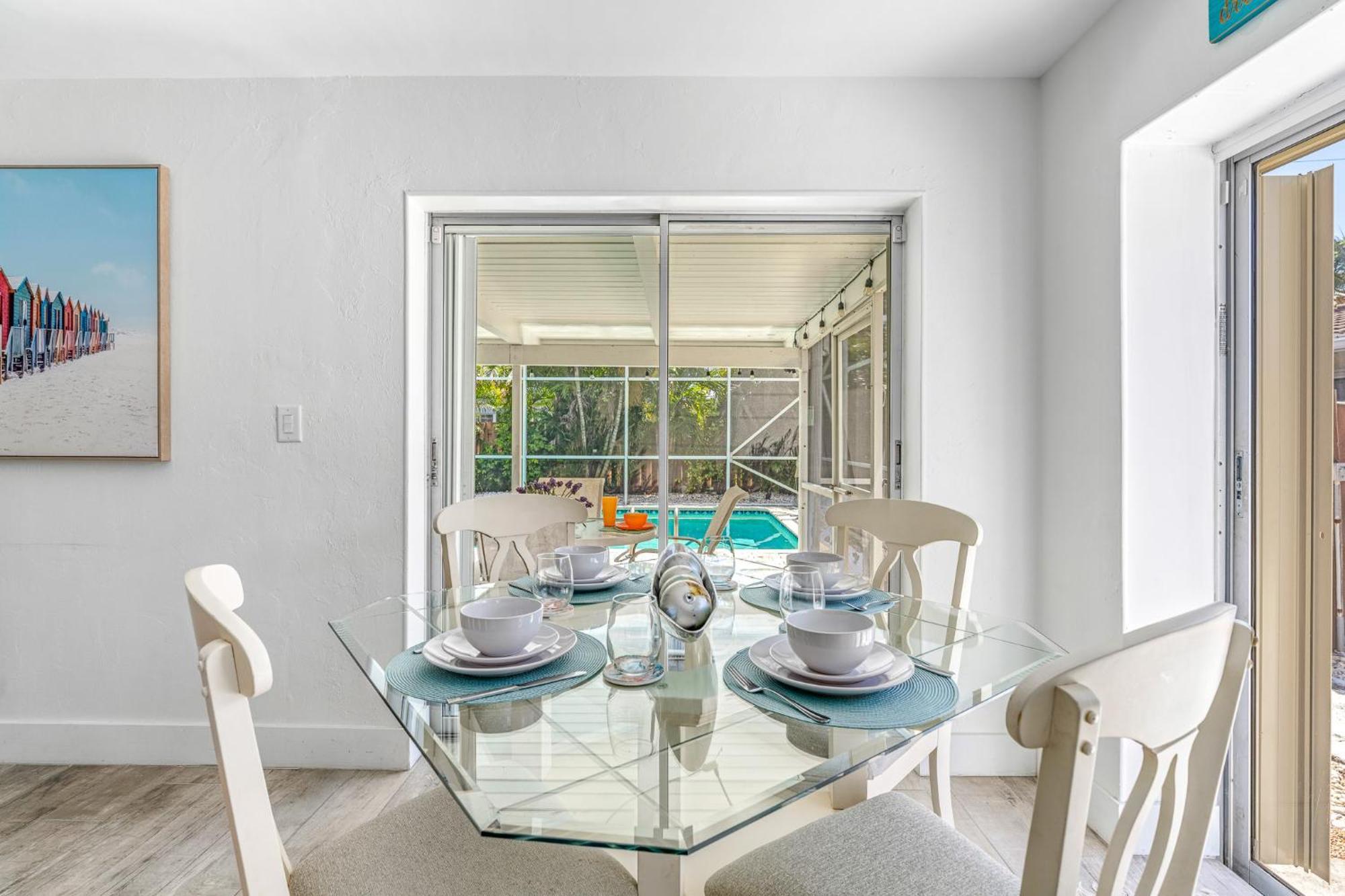 New Awesome 43, Few Min Walk From The ! Holiday home *