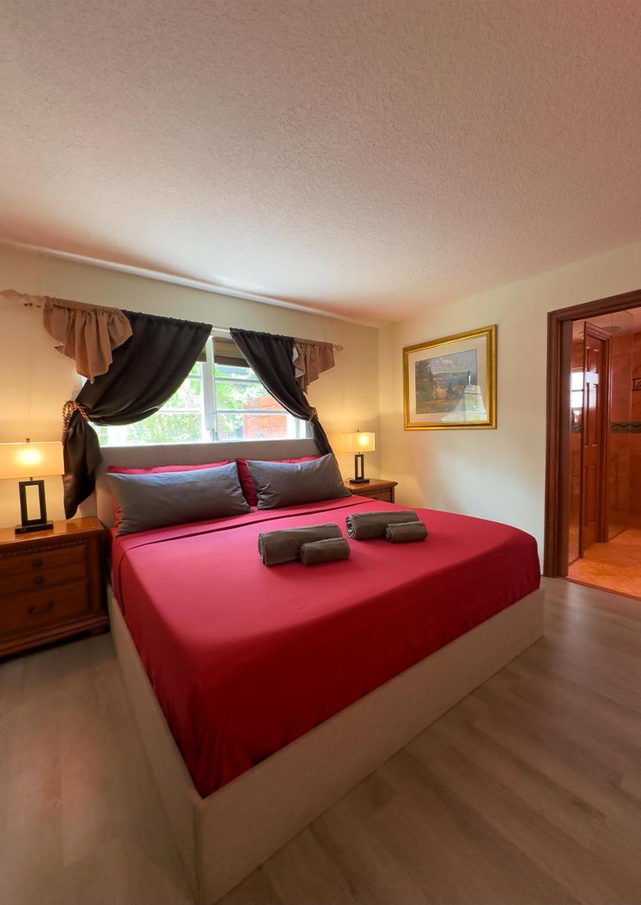 Spacious 3br Oasis With Private Pool *