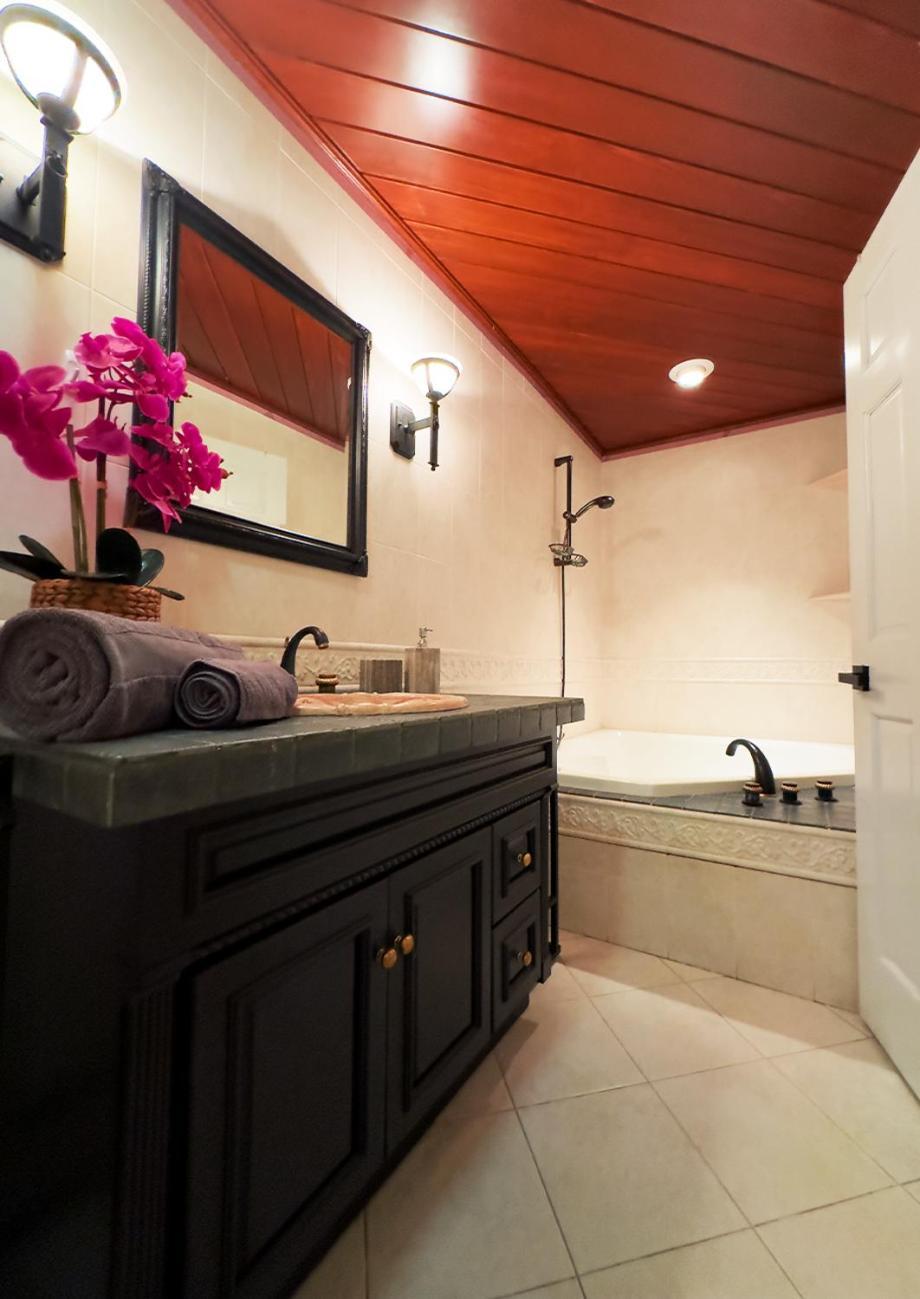 Spacious 3br Oasis With Private Pool Holiday home Fort Lauderdale