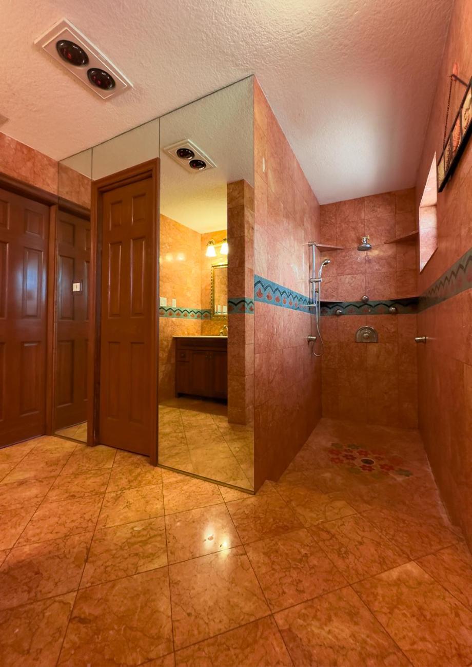 Spacious 3br Oasis With Private Pool *