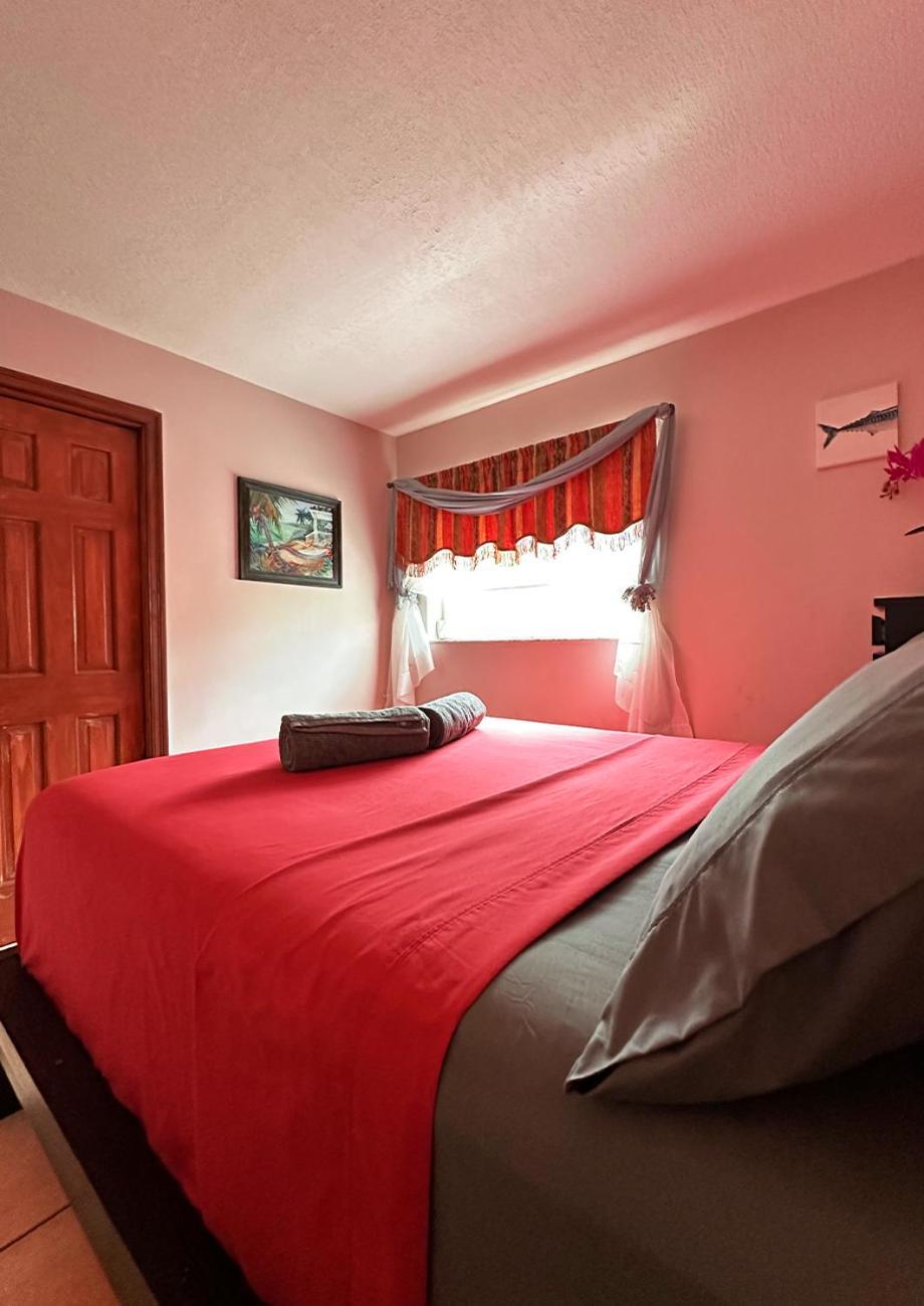 Spacious 3br Oasis With Private Pool *