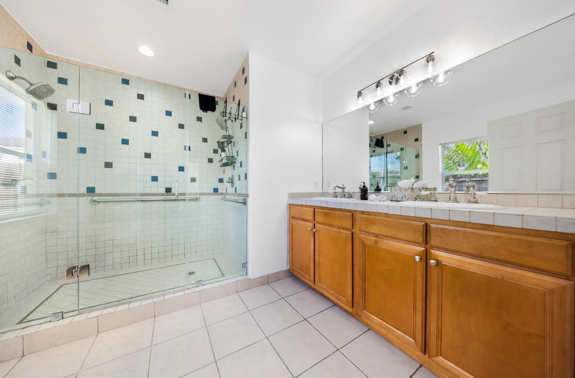 Escape To Newly Remodeled In The Heart Lauderdale With Private Pool