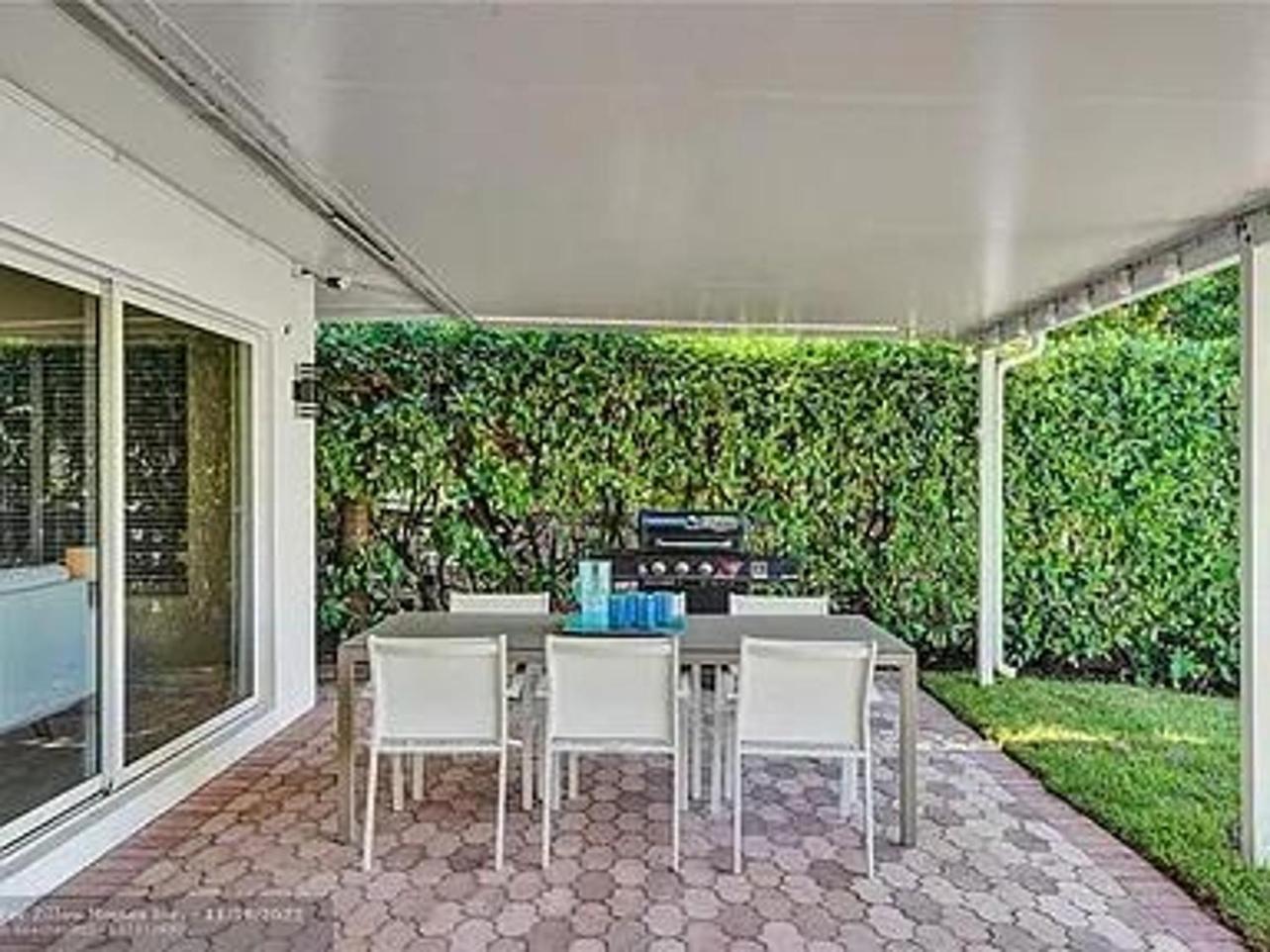 44 Canal With Heated Pool & Free Dock Holiday home Fort Lauderdale