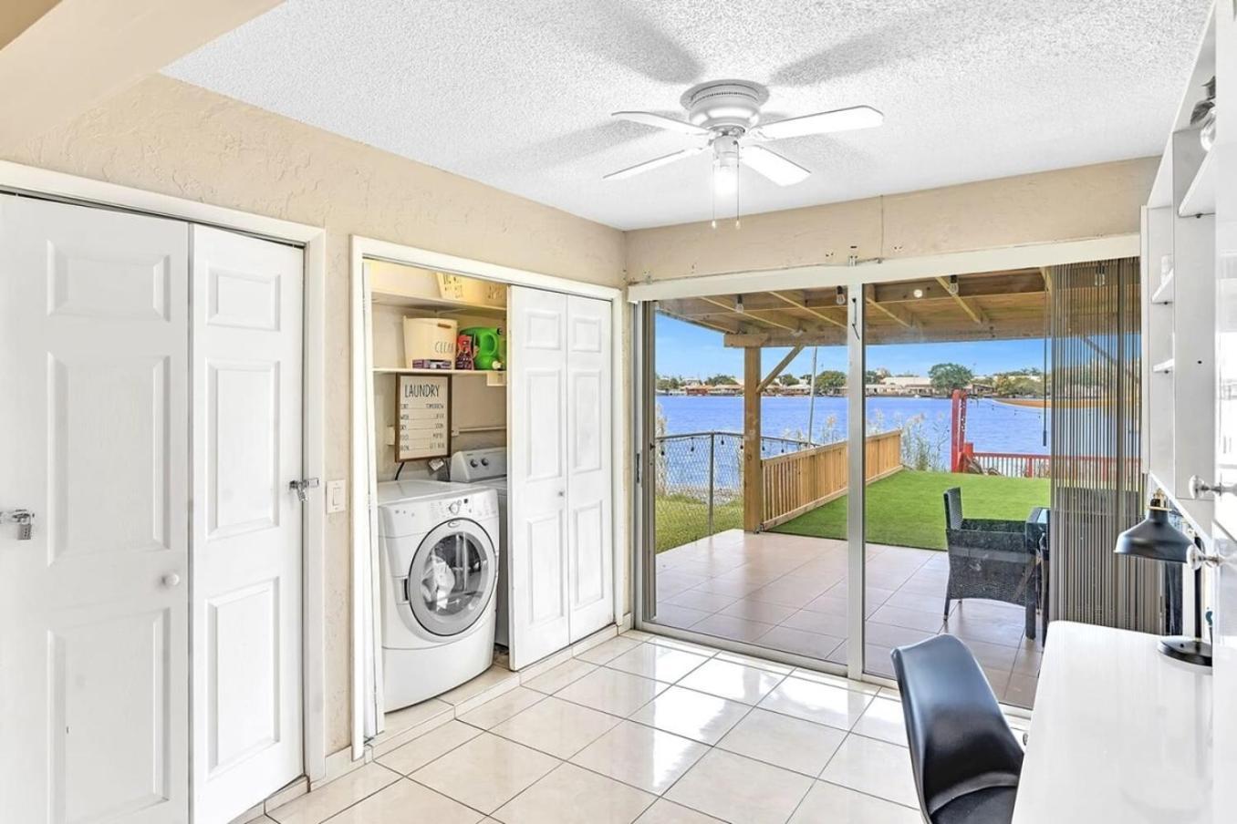 Holiday home Beautiful Cozy Lakefront Homecasinoairportbeach *
