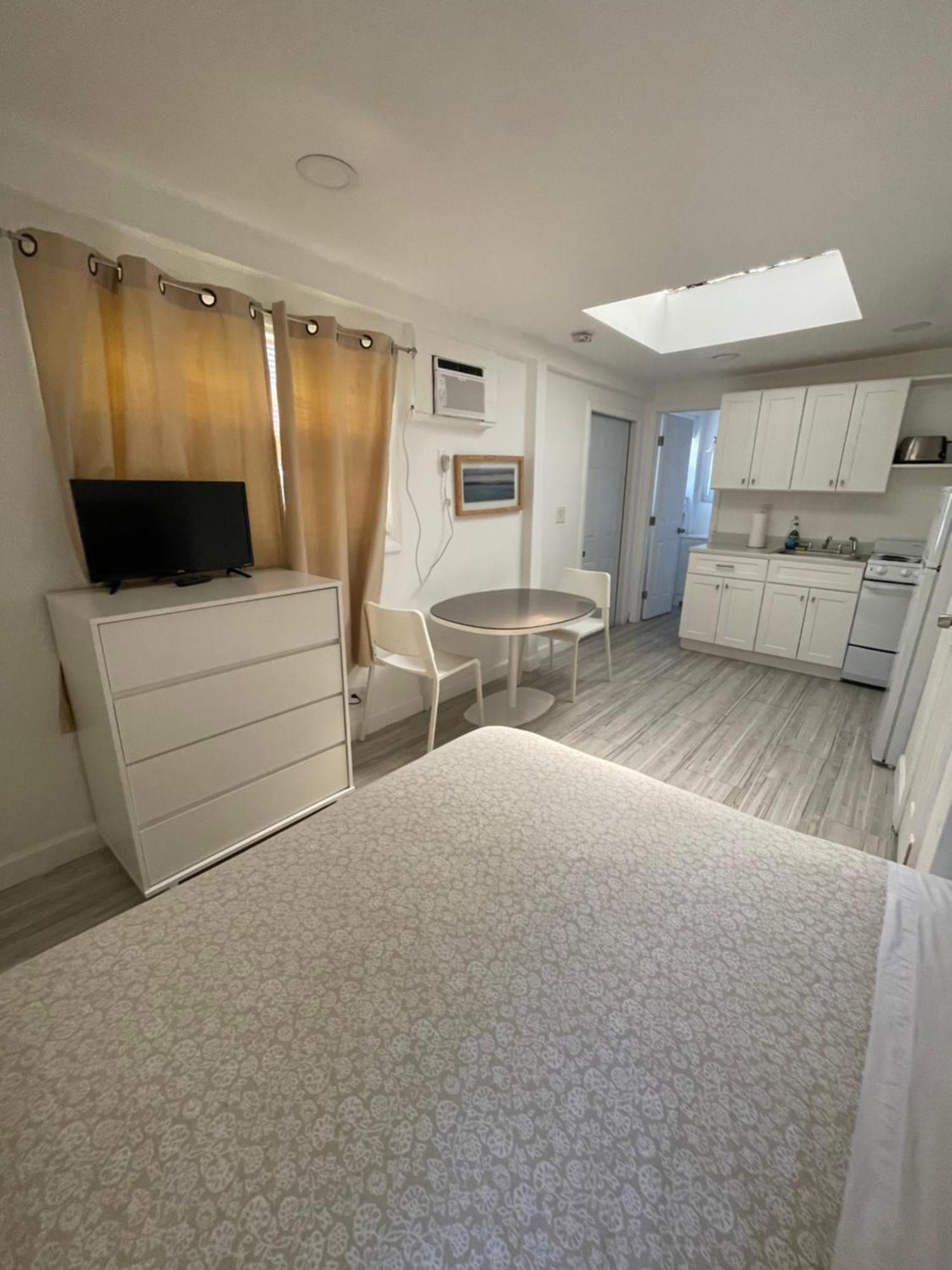 Apartment Modern Close To Downtown And The Airport *