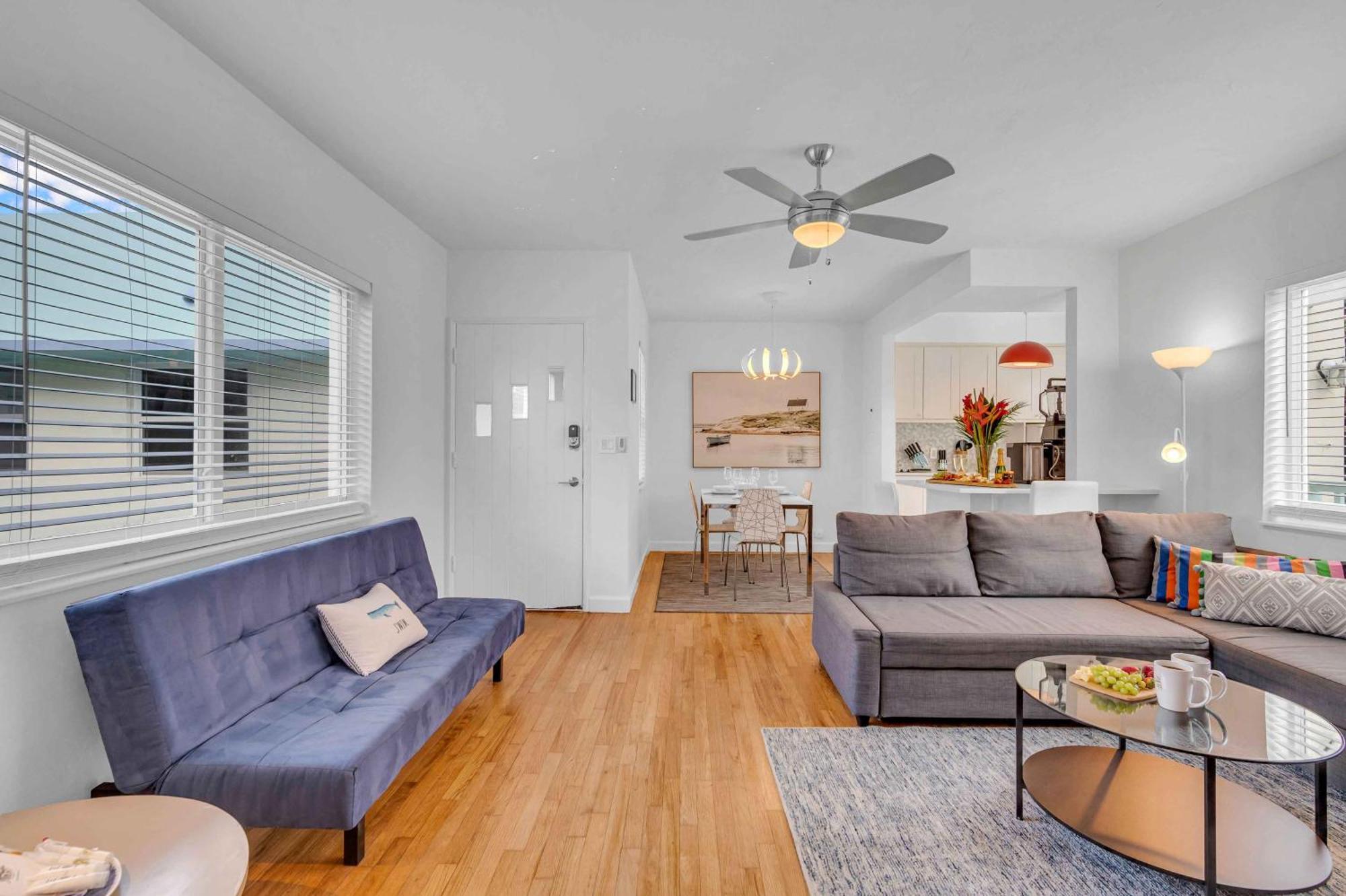 By The King Bed Lush Patio W Bbq Breakers Key Five H0mes Apartment