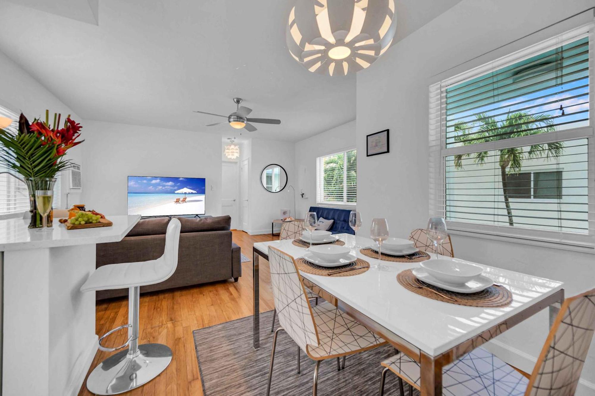 By The King Bed Lush Patio W Bbq Breakers Key Five H0mes Apartment Fort Lauderdale