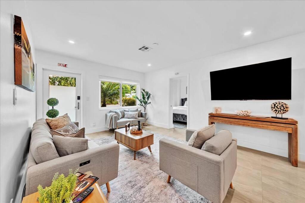 Sunny Days Getaway, 5bd Heated Pool Family Home! Fort Lauderdale