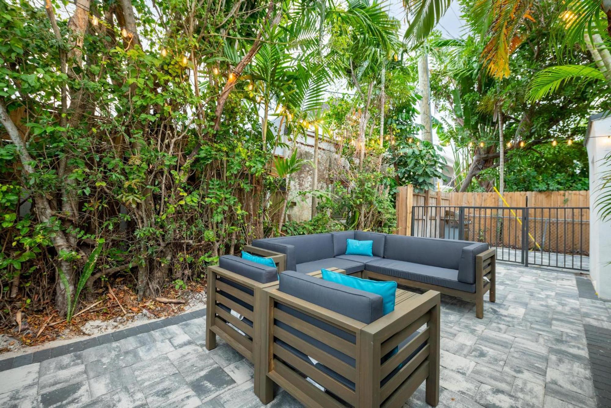 Uhost Ai - Stylish Steps From * Fort Lauderdale