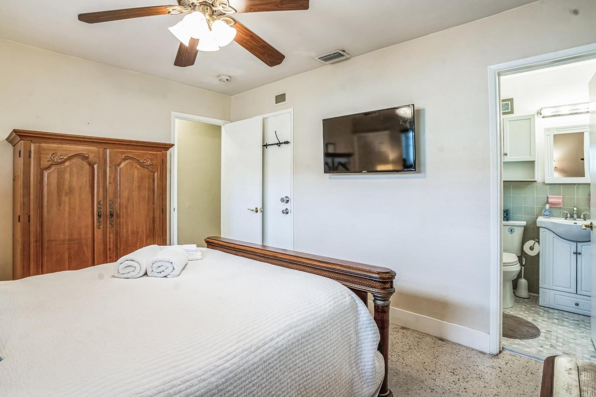Beautiful Comfy With Private Hot Tub Close To