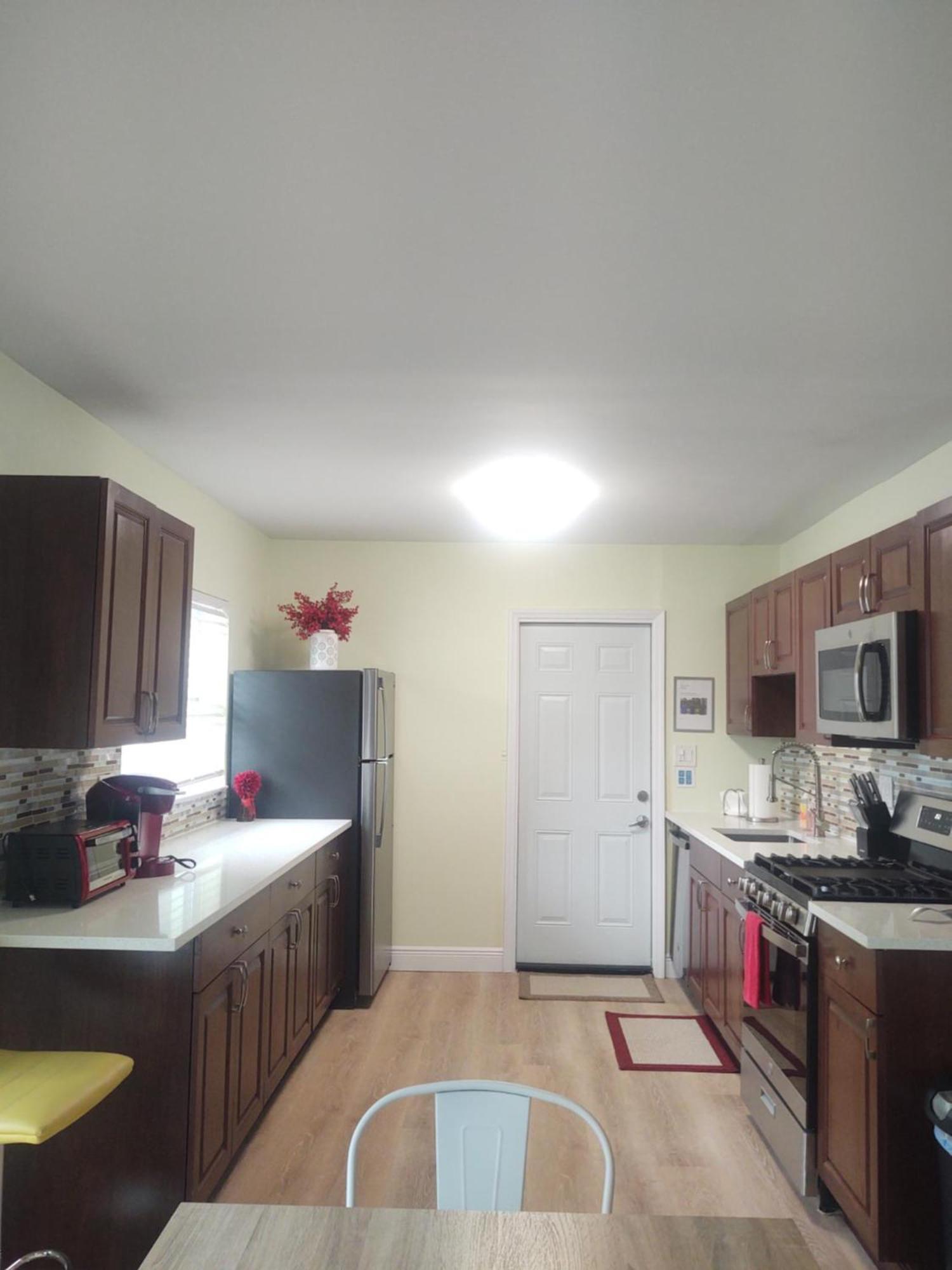 Family, Couples Retreat Near Airport, Cruise Port & Beaches Holiday home