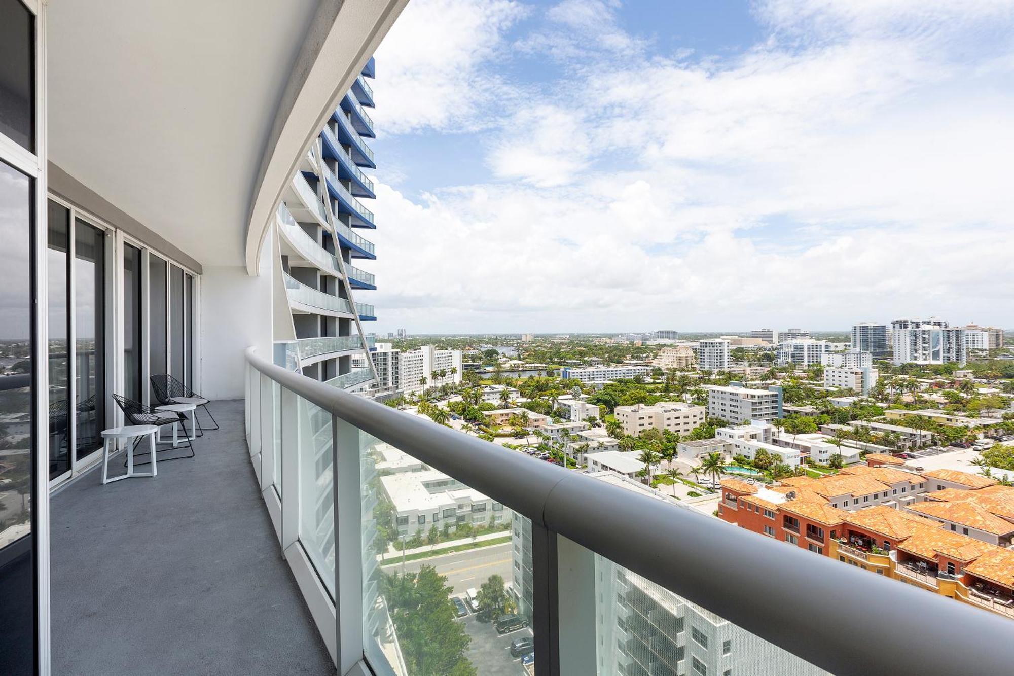 16th Floor Luxury 2 Bedroom - Ocean Views & Luxury Apartment