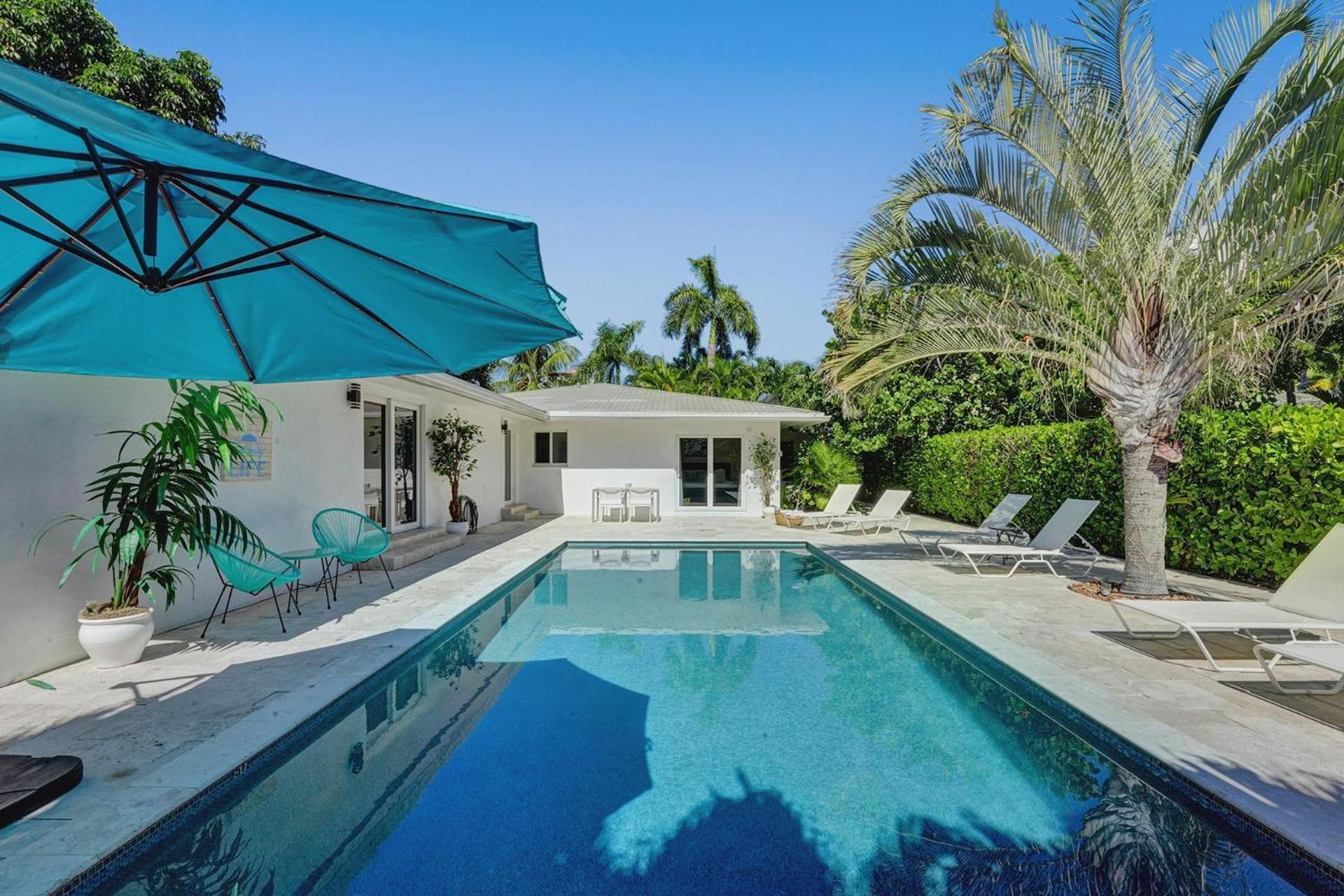 44 Canal With Heated Pool & Free Dock Holiday home *