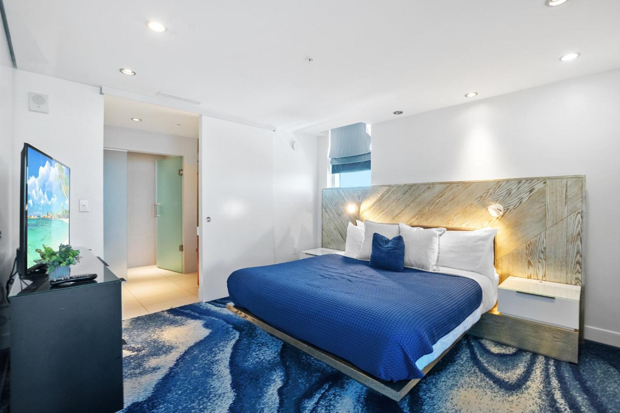 23rd Floor W 2br With Den, Ocean Views, Sleeps 8 *