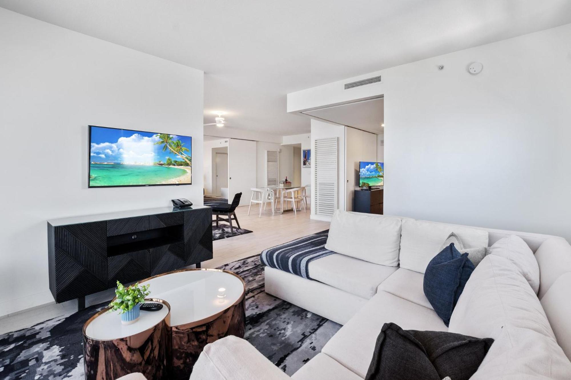 Apartment 23rd Floor W 2br With Den, Ocean Views, Sleeps 8 *