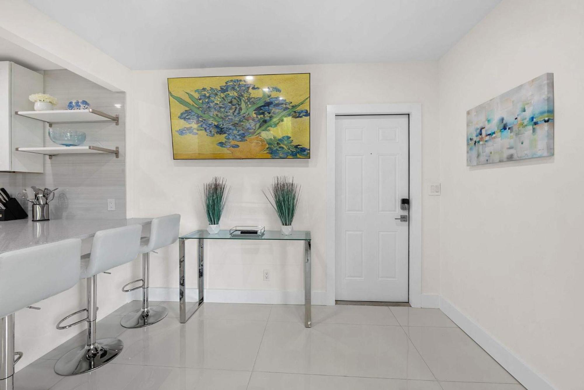 Apartment Uhost Ai - Stylish Steps From *