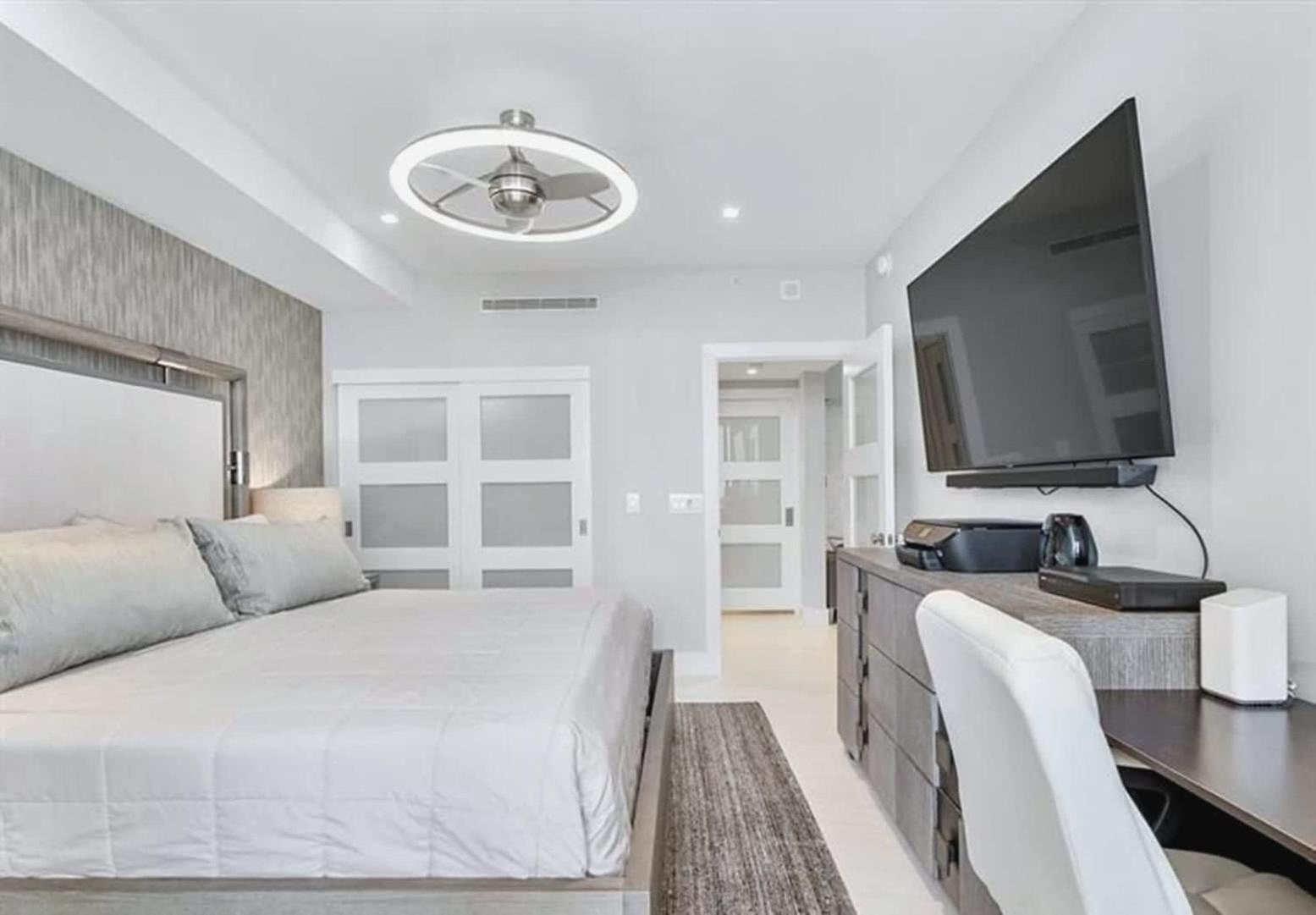Renovated 2-bedroom Oceanfront