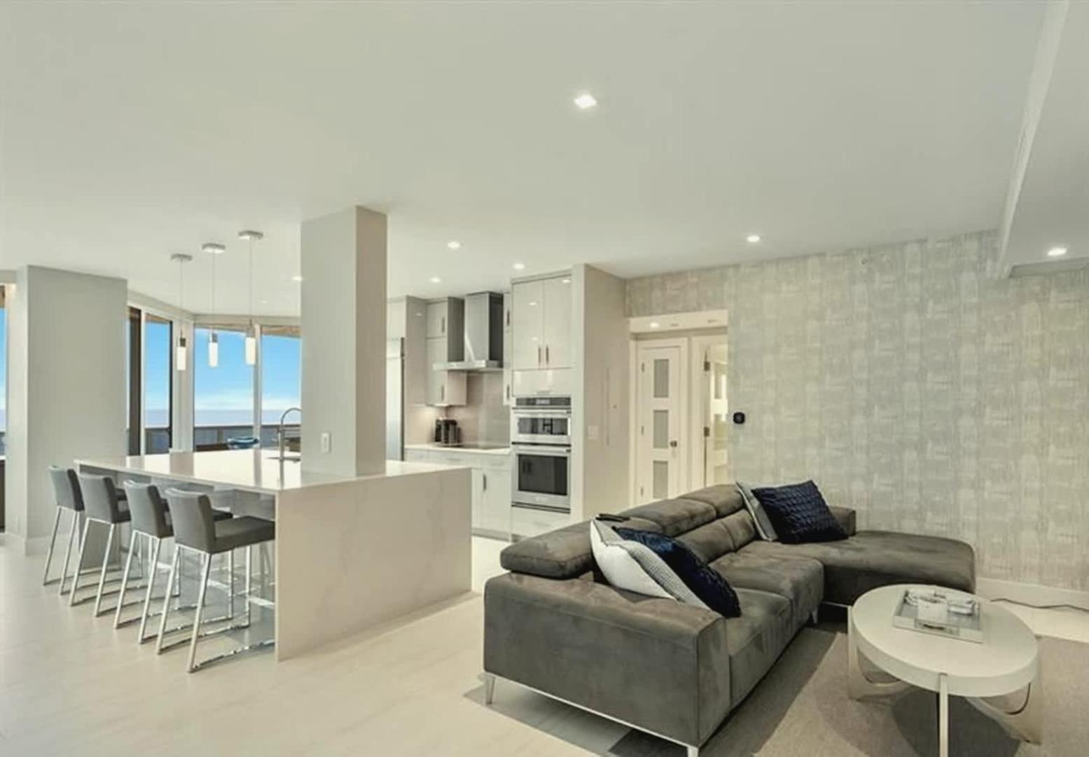 Apartment Renovated 2-bedroom Oceanfront