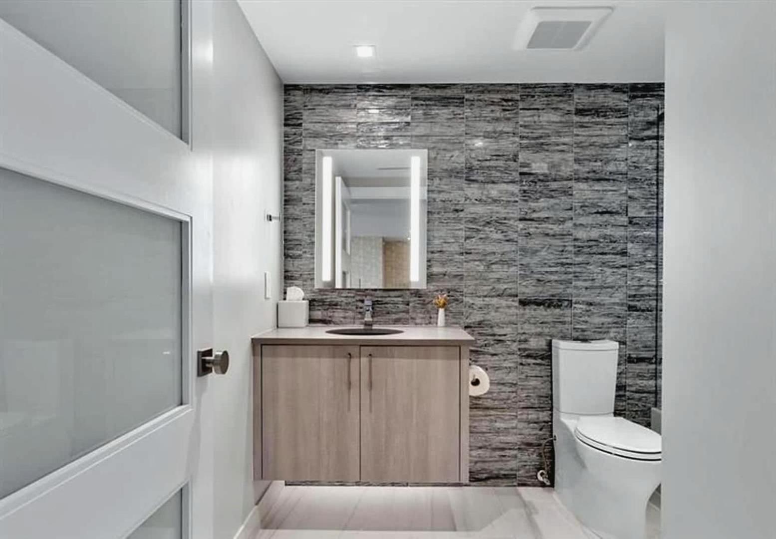 Renovated 2-bedroom Oceanfront Apartment *