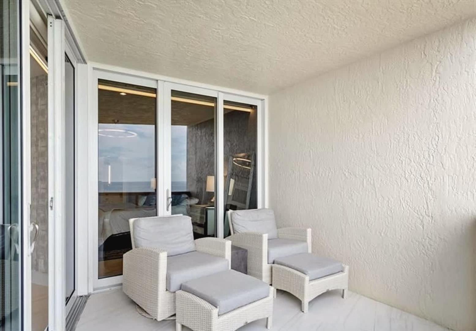 Renovated 2-bedroom Oceanfront Fort Lauderdale