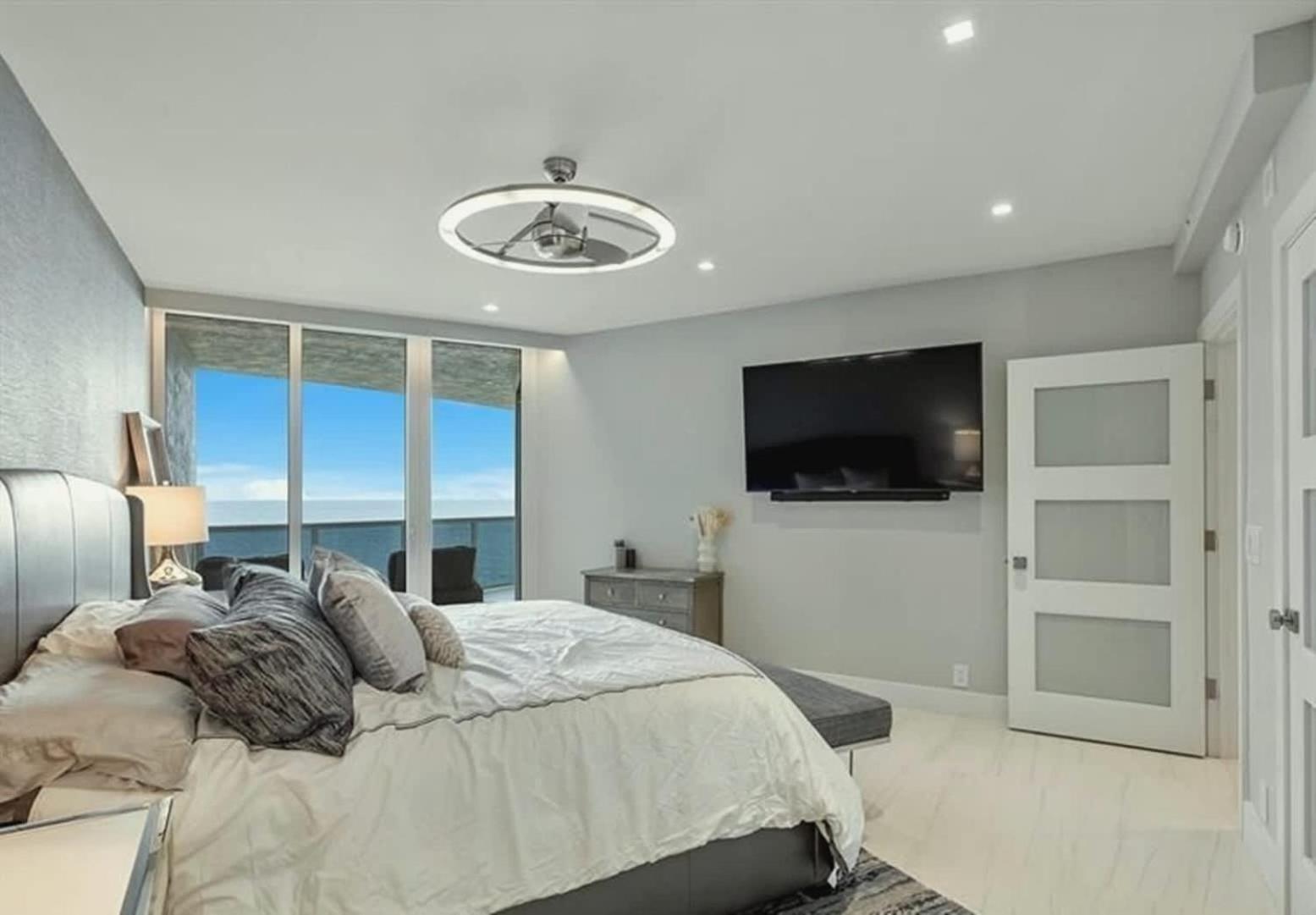 Renovated 2-bedroom Oceanfront Apartment *