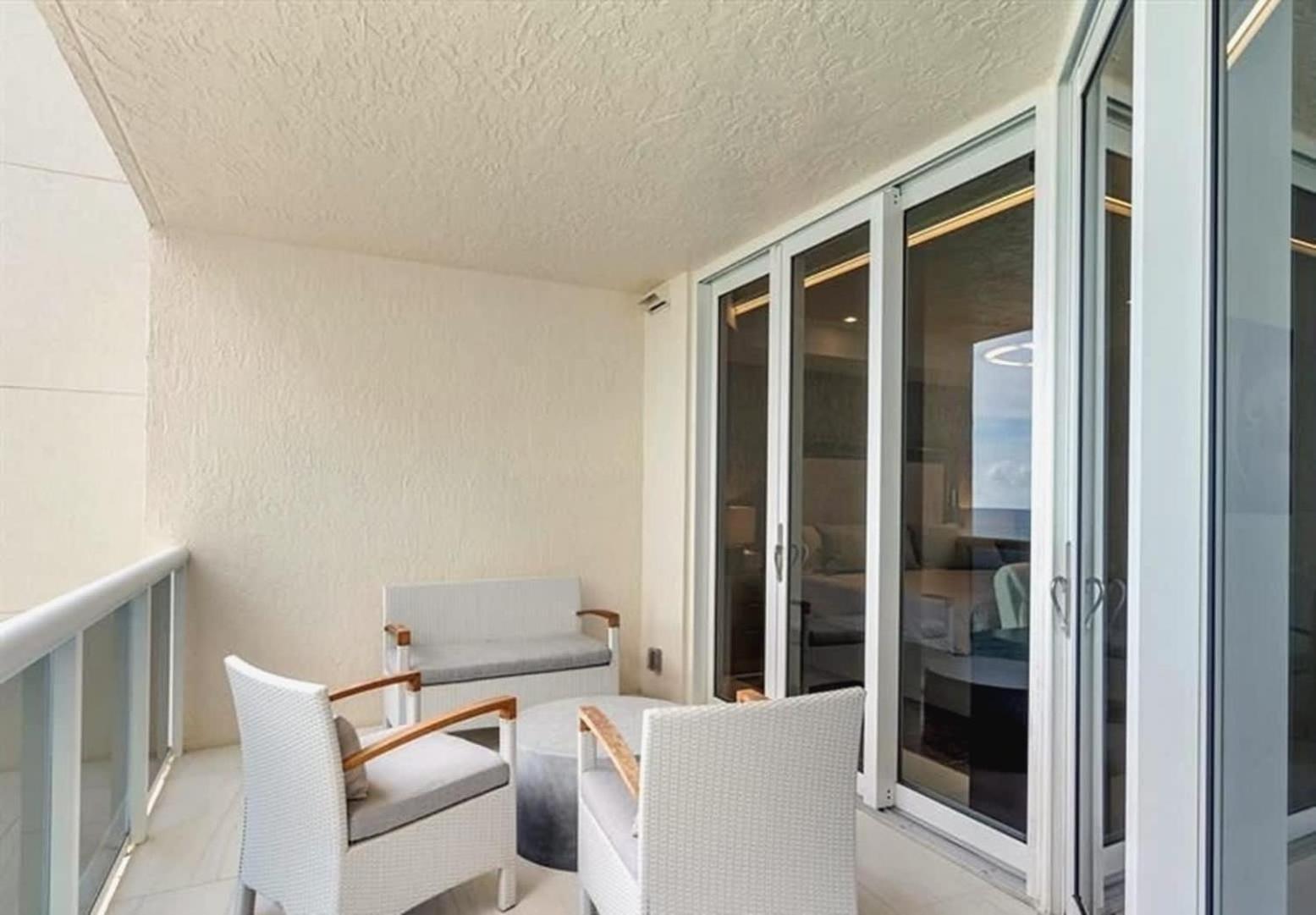 Renovated 2-bedroom Oceanfront Apartment Fort Lauderdale