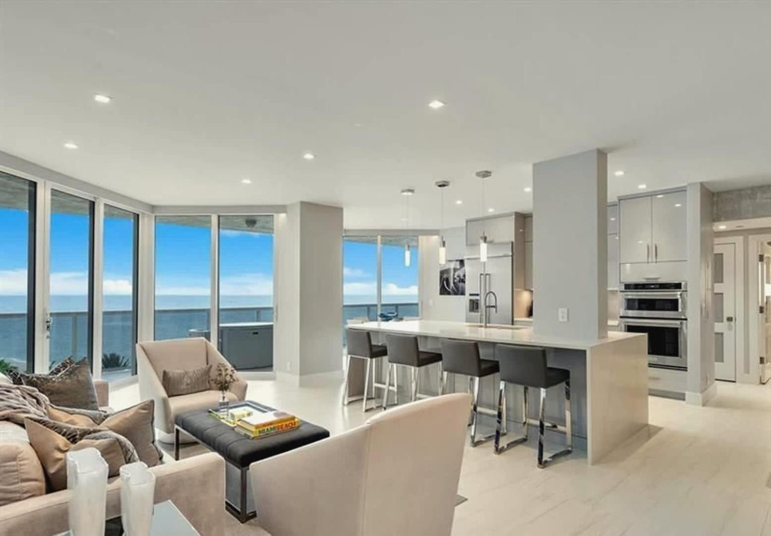 Renovated 2-bedroom Oceanfront Apartment *