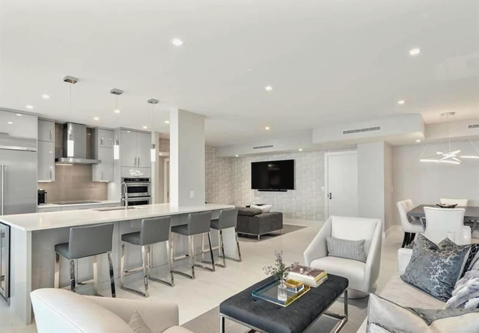 Renovated 2-bedroom Oceanfront *