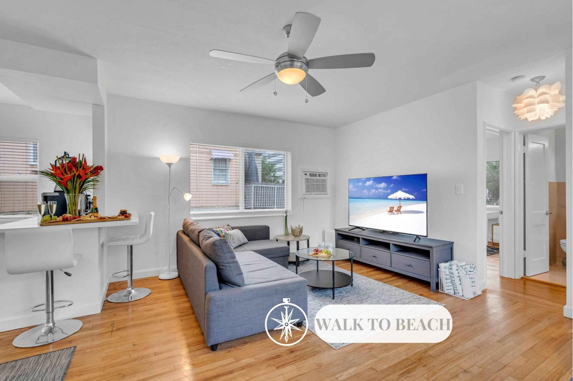 By The King Bed Lush Patio W Bbq Breakers Key Five H0mes