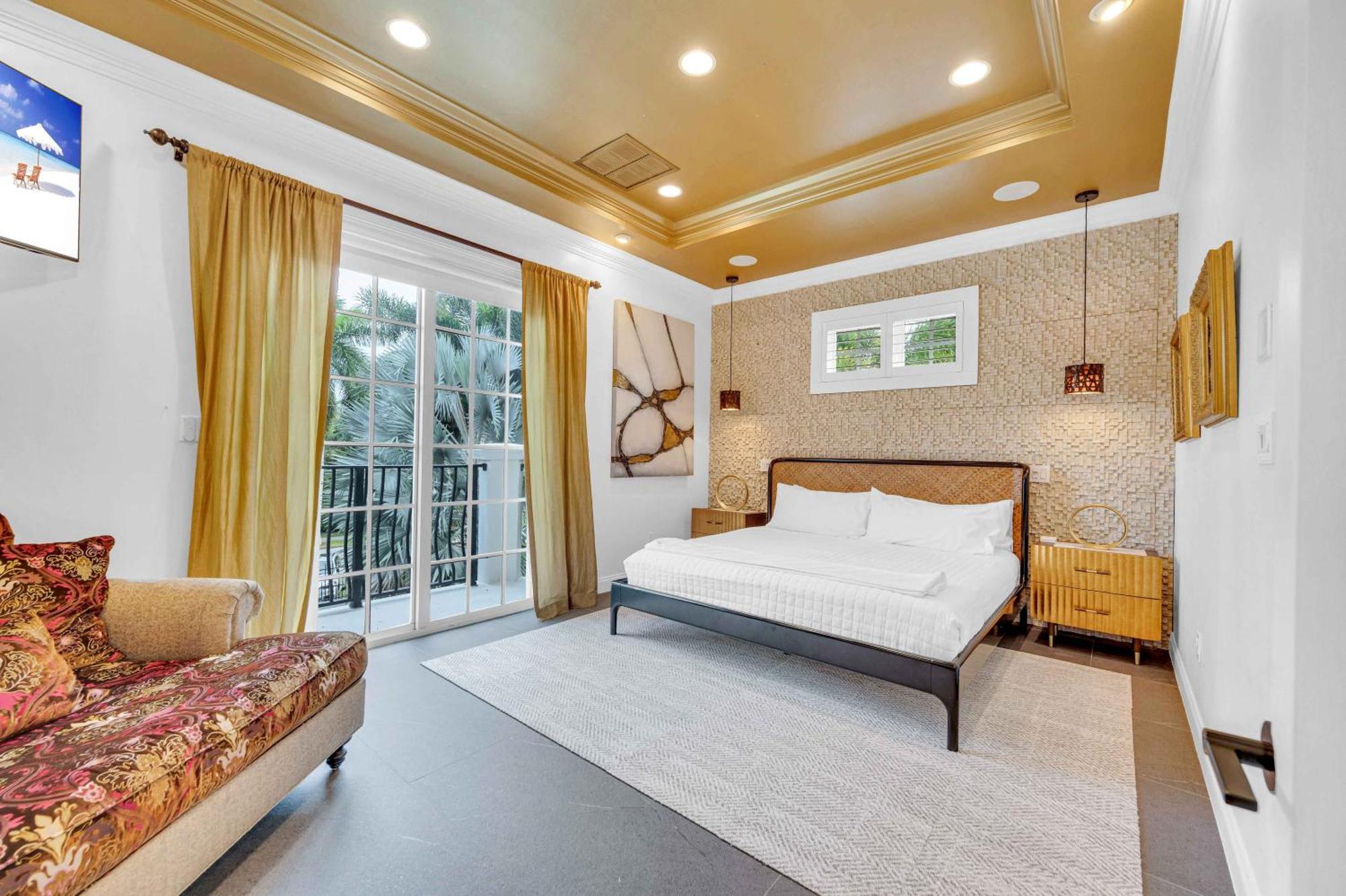 Holiday home The Modern Castle Canal View Access Rooftop Living Greenhouse Vlllas Fort Lauderdale
