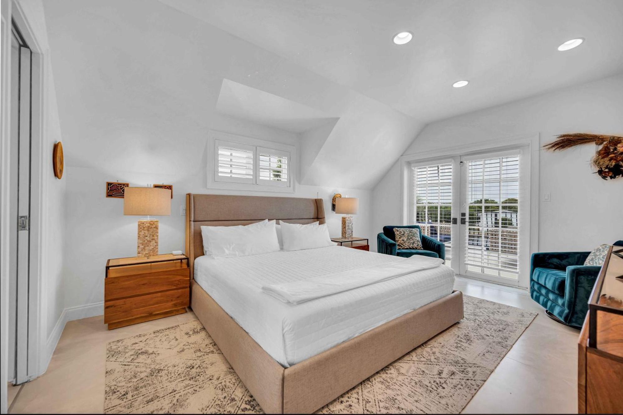 The Modern Castle Canal View Access Rooftop Living Greenhouse Vlllas *