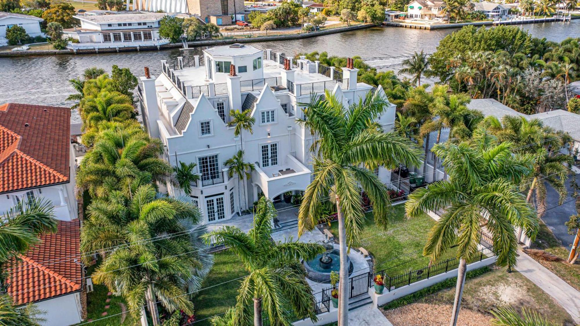 The Modern Castle Canal View Access Rooftop Living Greenhouse Vlllas Fort Lauderdale