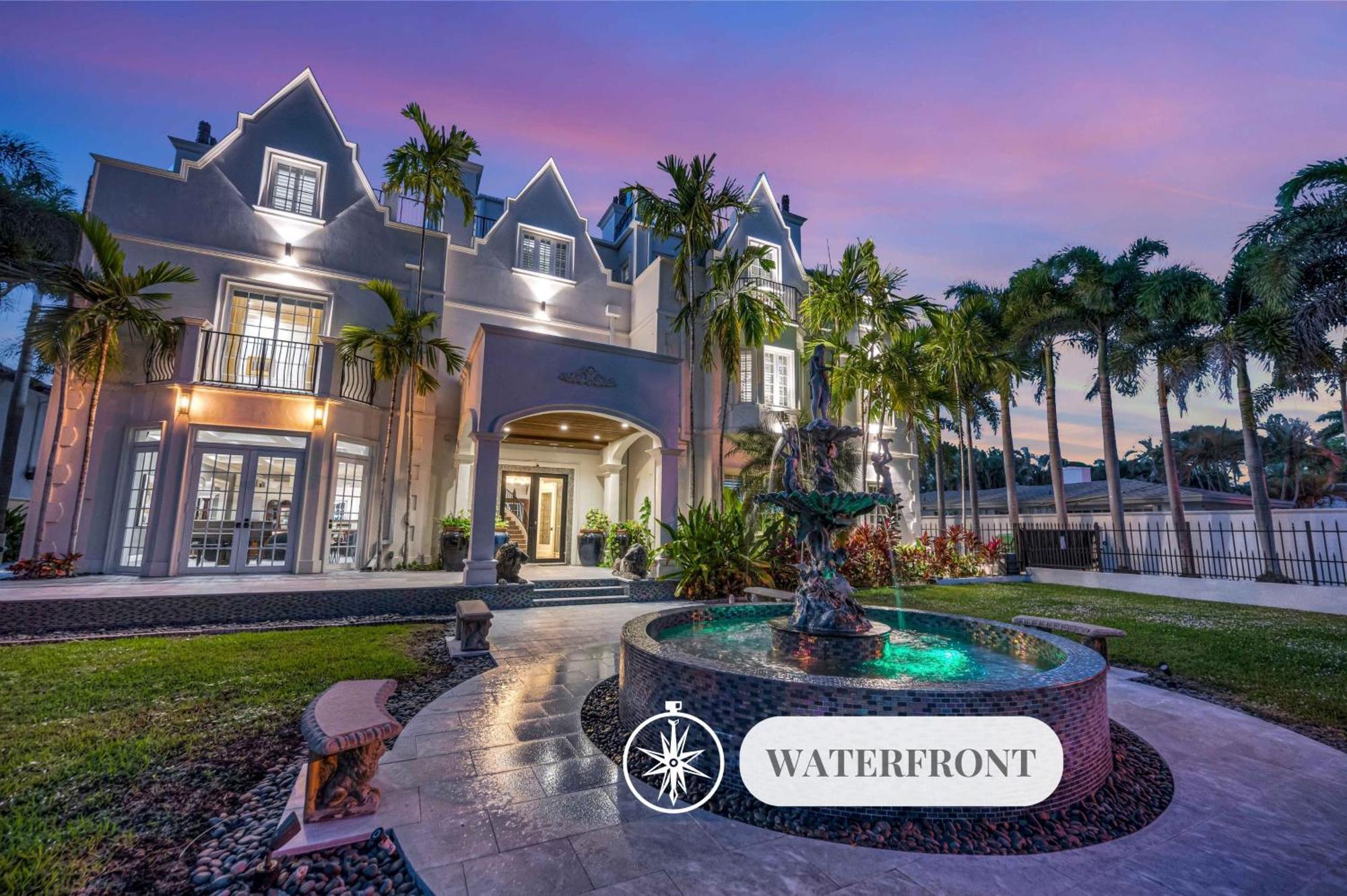 The Modern Castle Canal View Access Rooftop Living Greenhouse Vlllas