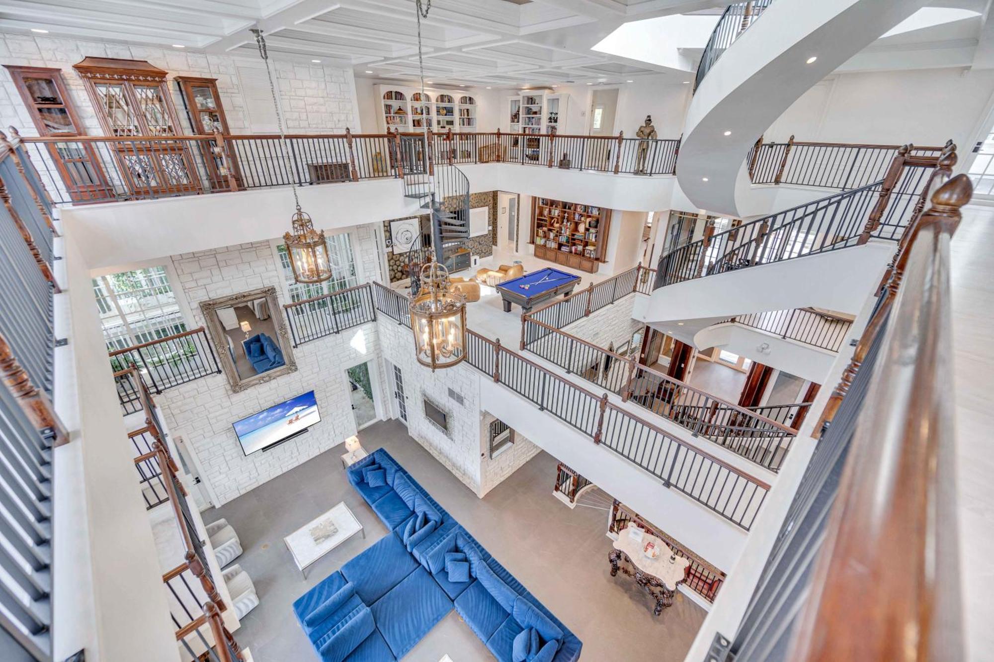 The Modern Castle Canal View Access Rooftop Living Greenhouse Vlllas Holiday home Fort Lauderdale