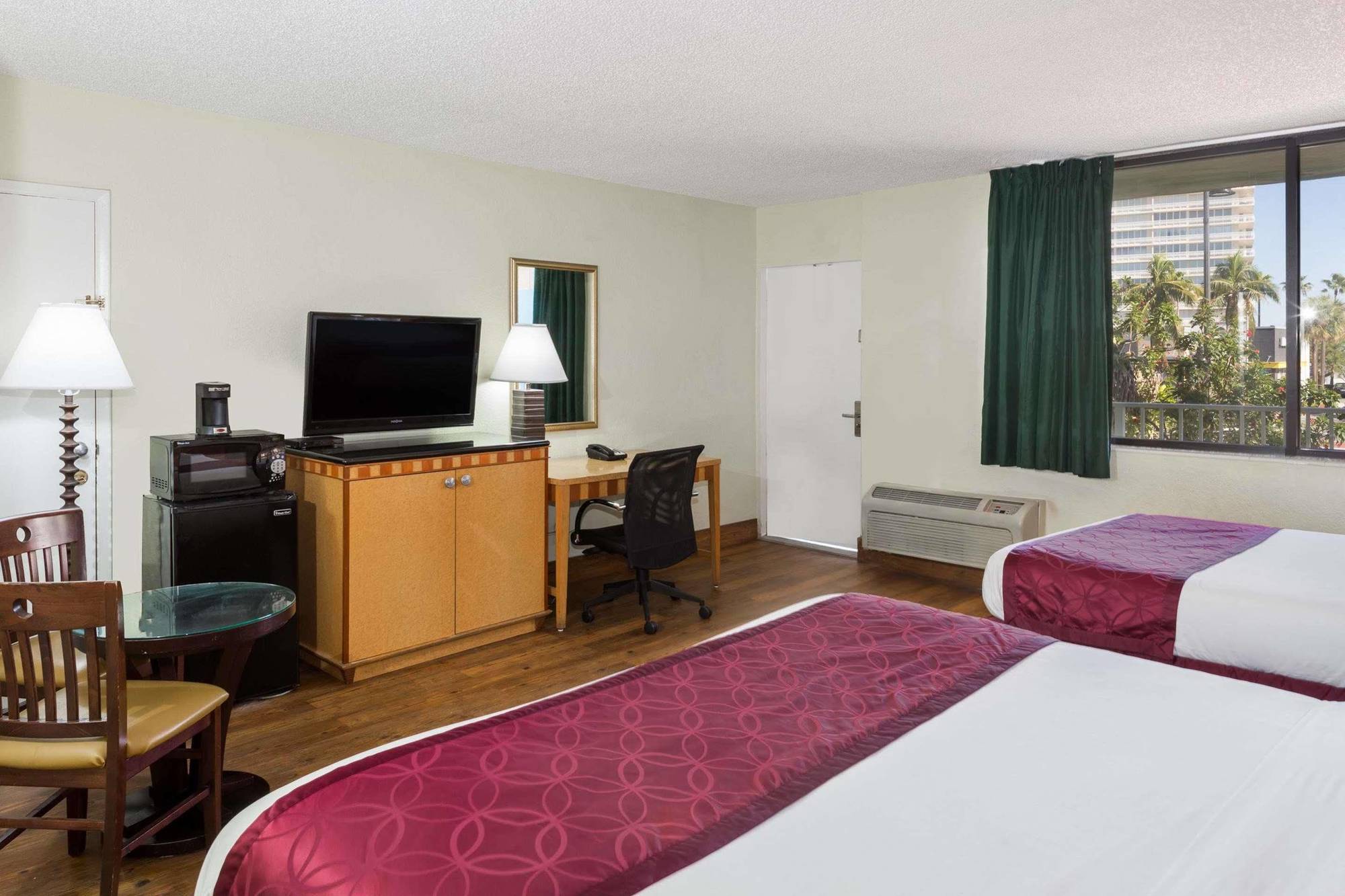 Travelodge By Wyndham Lauderdale-by-the-Sea