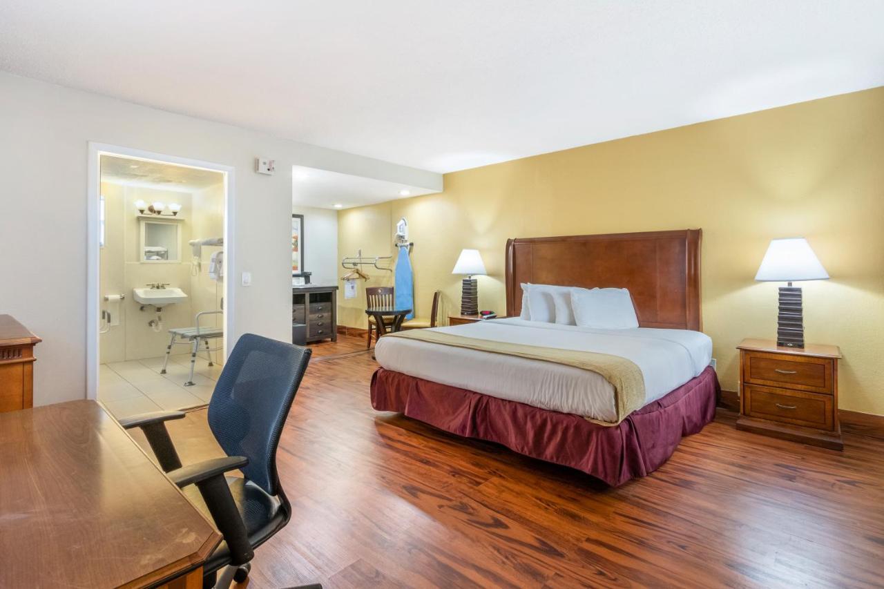 Hotel Travelodge By Wyndham 3*